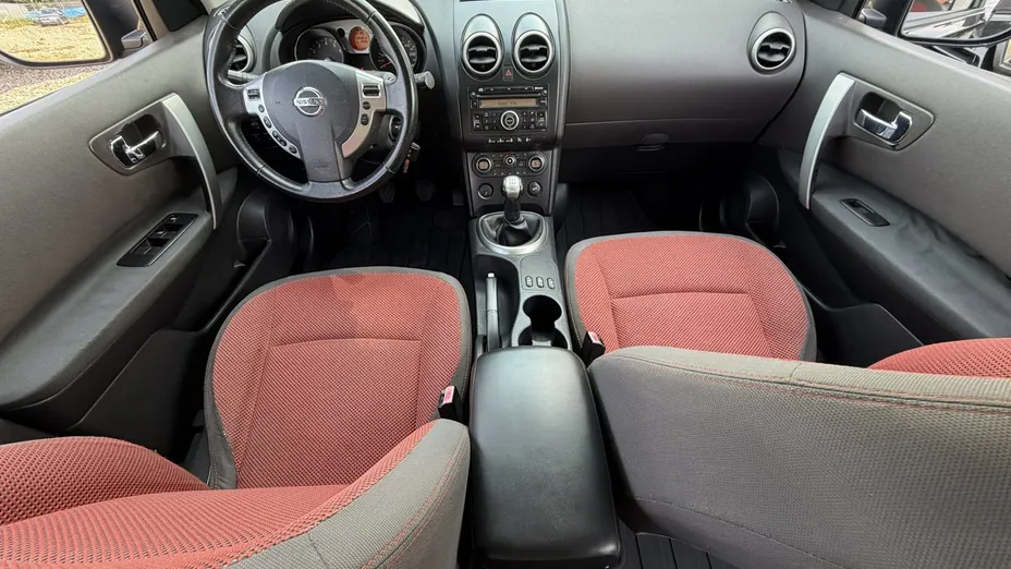 NISSAN Qashqai -