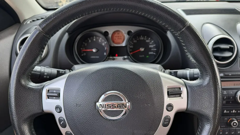 NISSAN Qashqai -