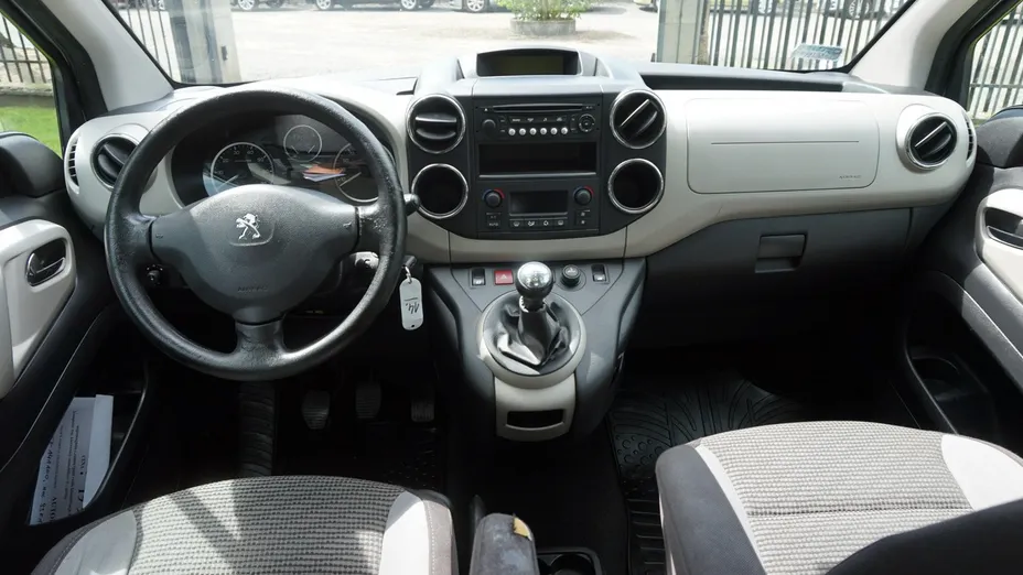 PEUGEOT Partner -