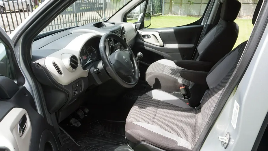 PEUGEOT Partner -
