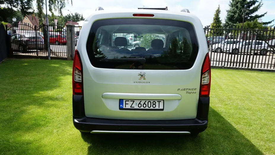 PEUGEOT Partner -
