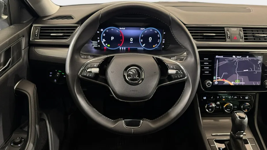 SKODA Superb -