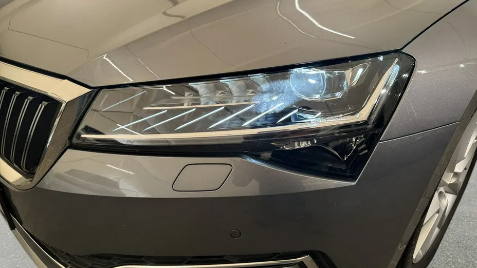 SKODA Superb -