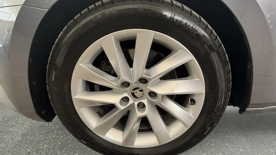 SKODA Superb -