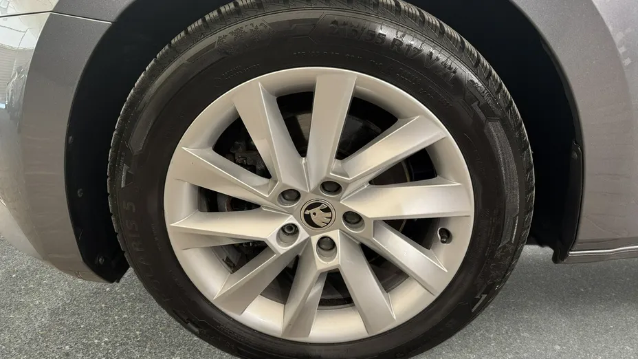 SKODA Superb -