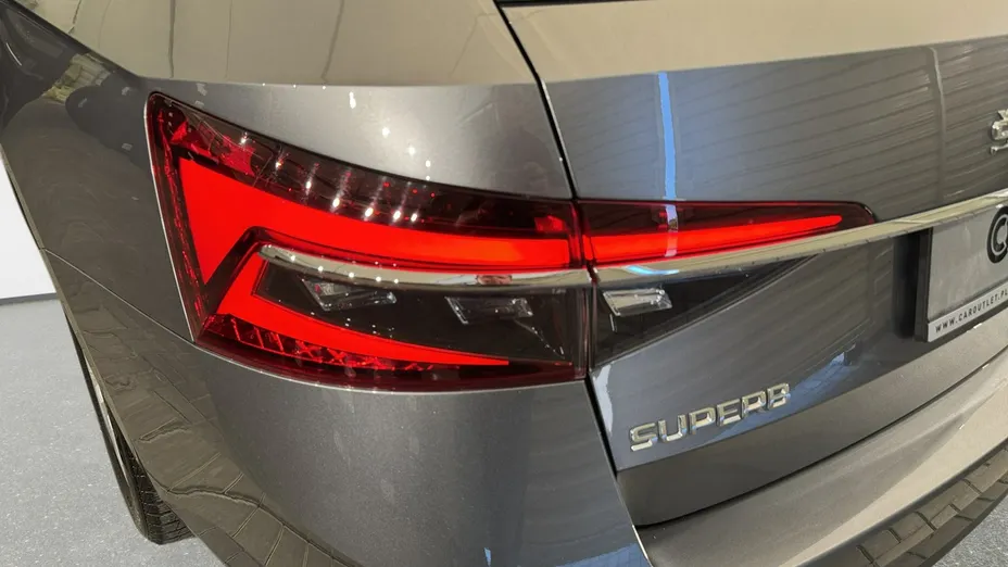 SKODA Superb -