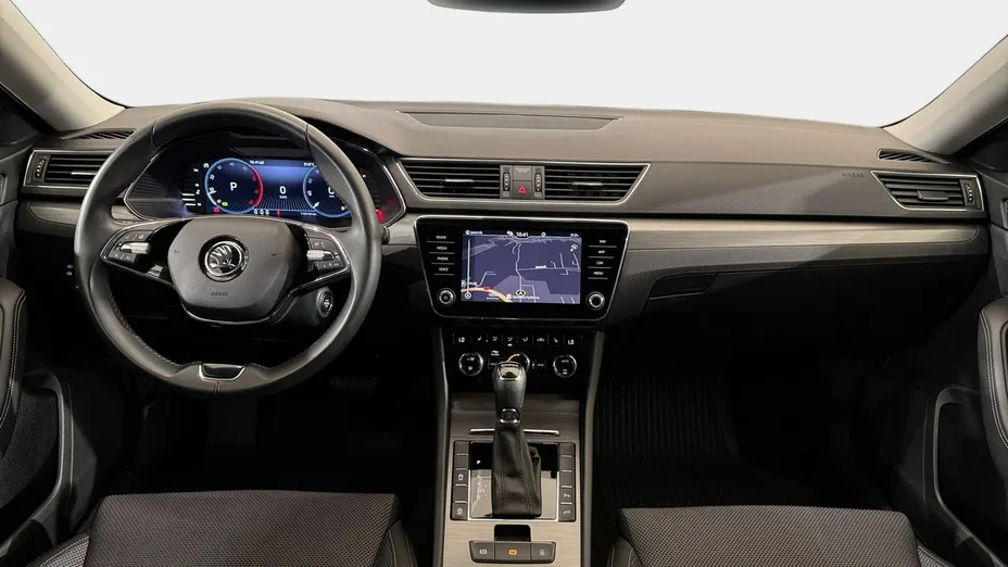 SKODA Superb -