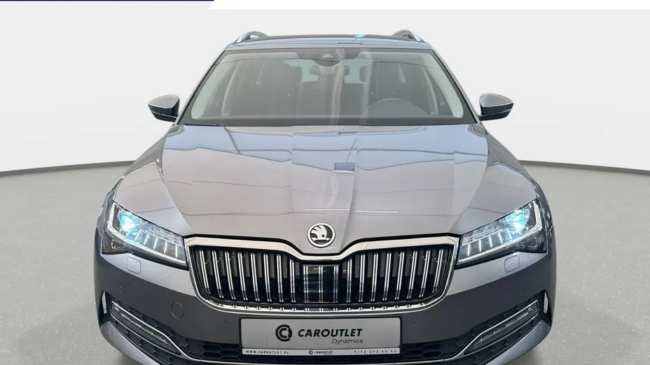SKODA Superb -