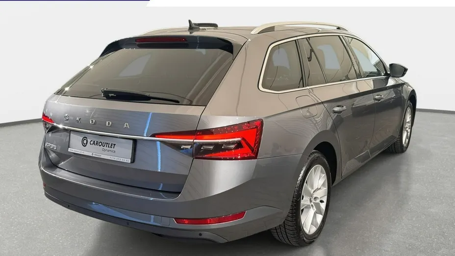 SKODA Superb -