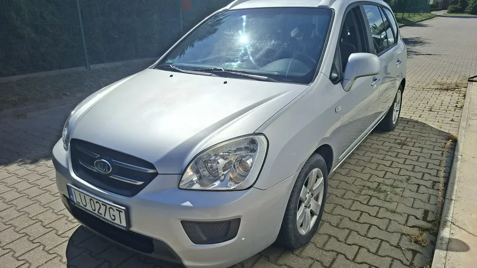 KIA Carens -