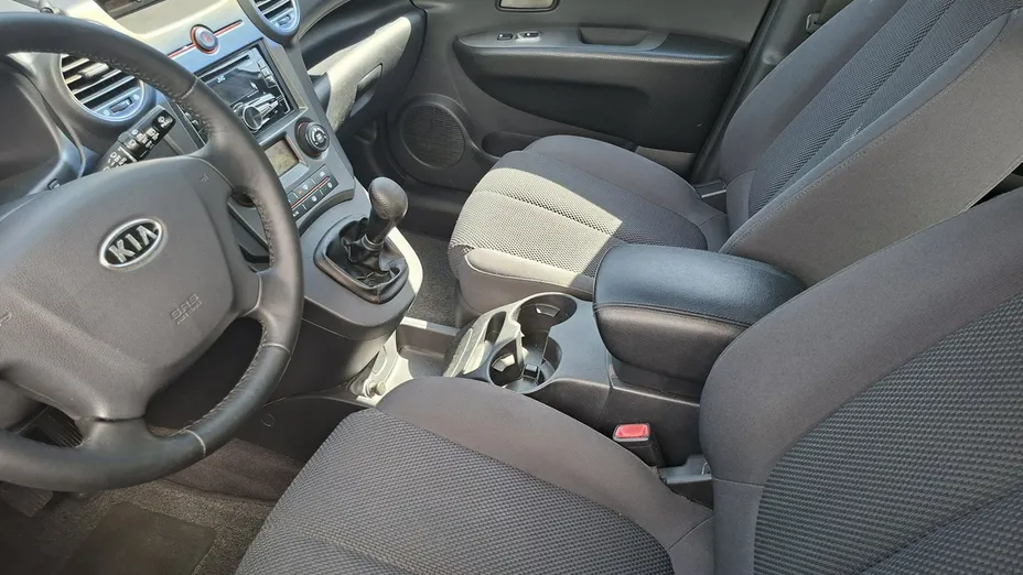 KIA Carens -