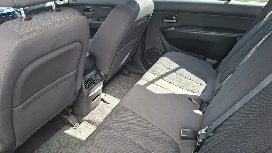 KIA Carens -