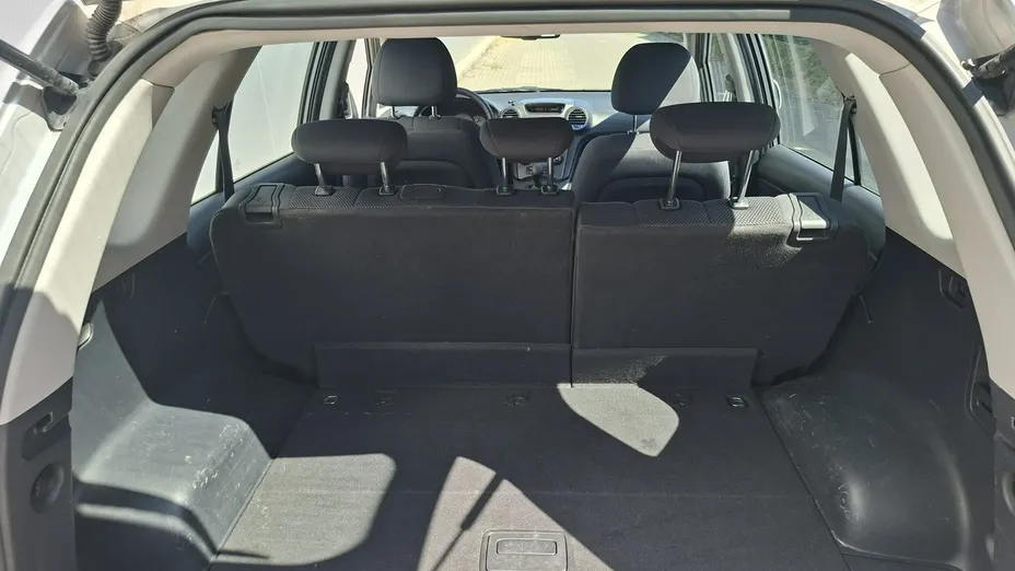 KIA Carens -