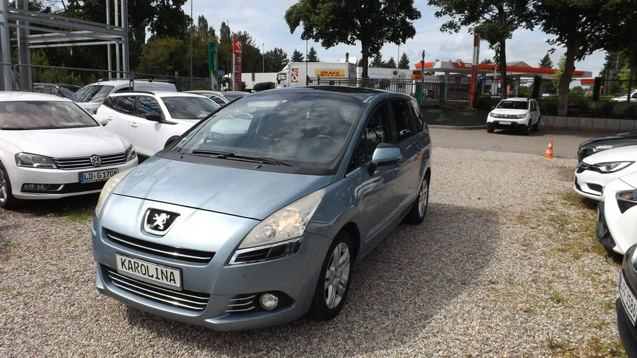 PEUGEOT 5008 -