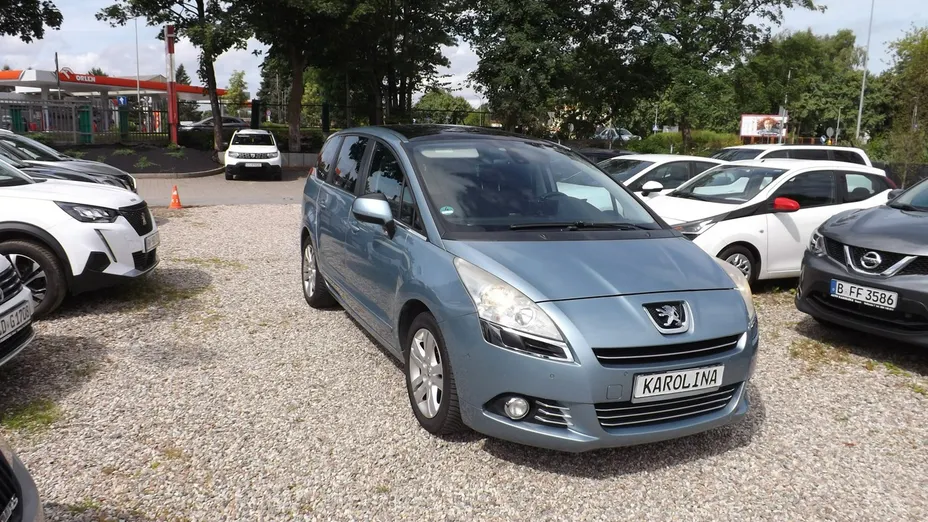 PEUGEOT 5008 -