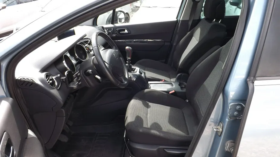 PEUGEOT 5008 -