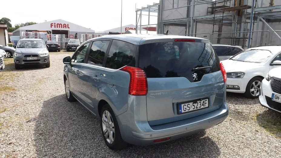 PEUGEOT 5008 -