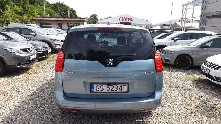 PEUGEOT 5008 -