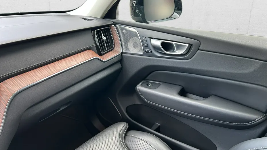 VOLVO XC60 -