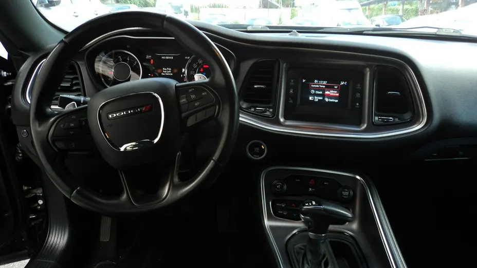 DODGE Challenger -