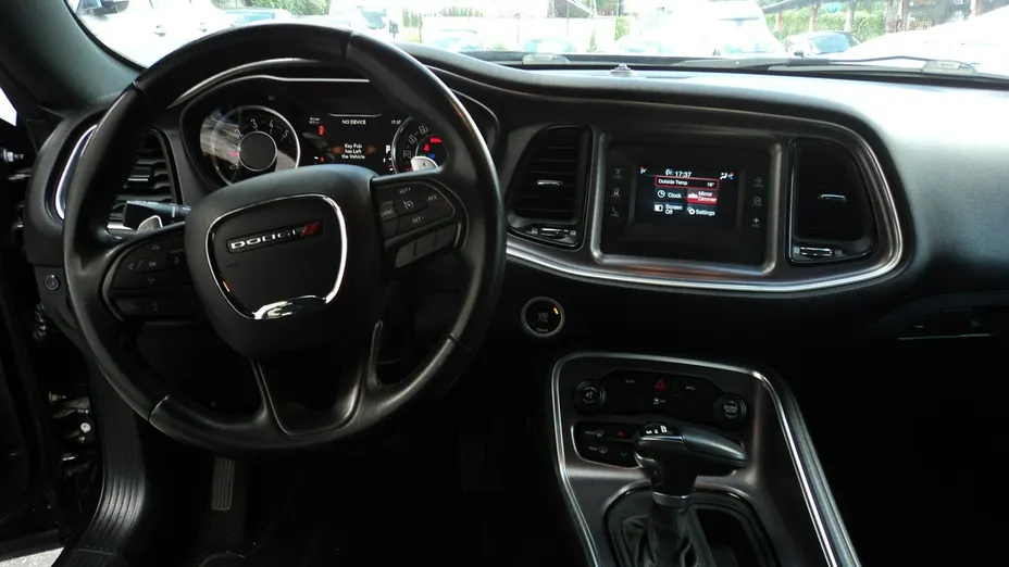 DODGE Challenger -