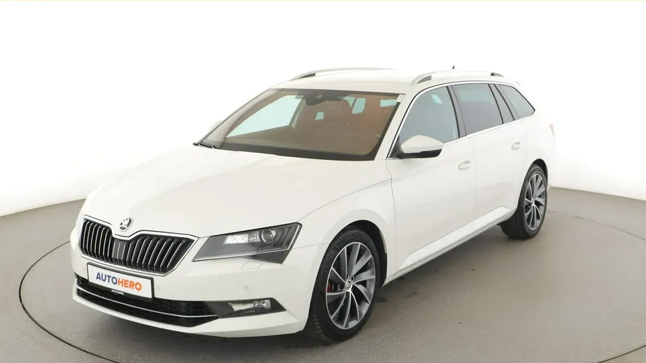 SKODA Superb -