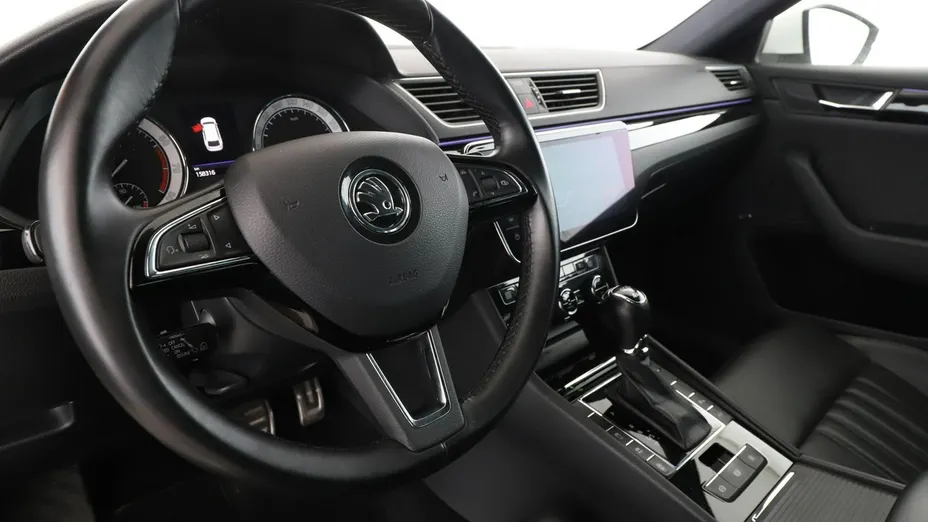 SKODA Superb -