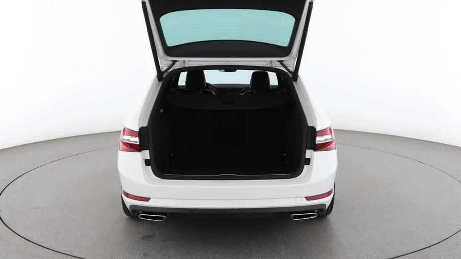 SKODA Superb -