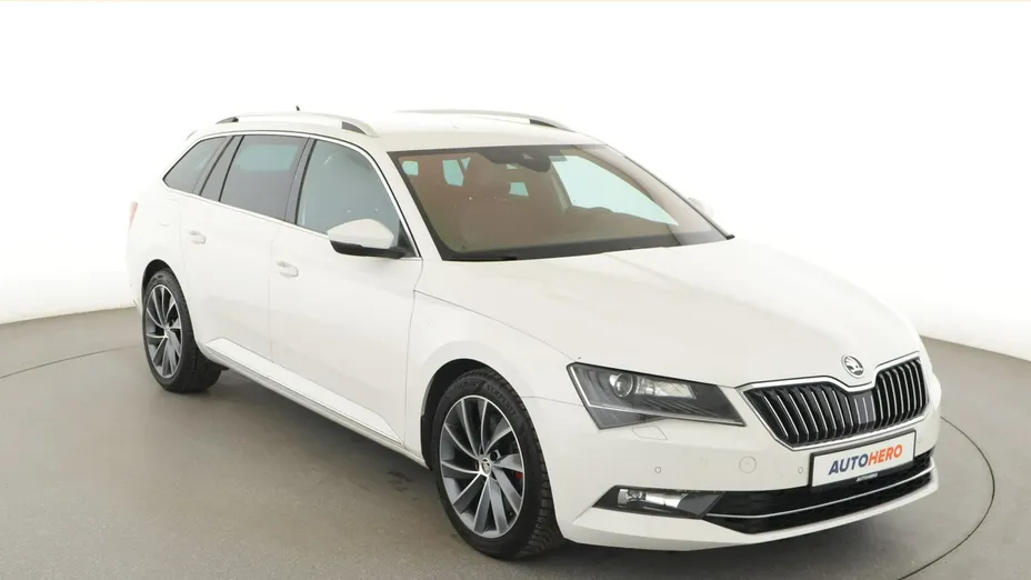 SKODA Superb -