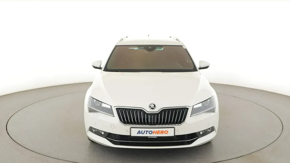 SKODA Superb -