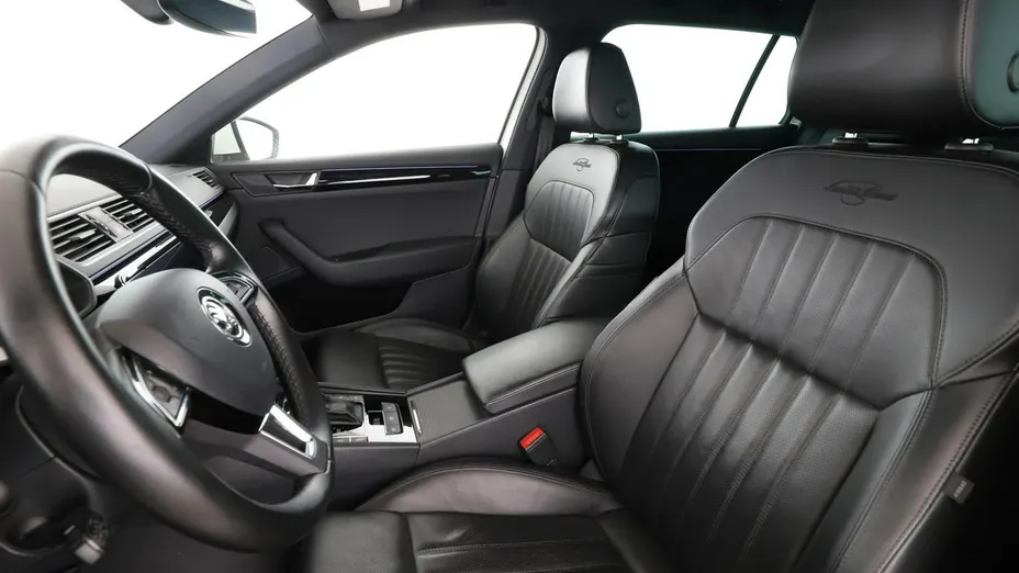 SKODA Superb -