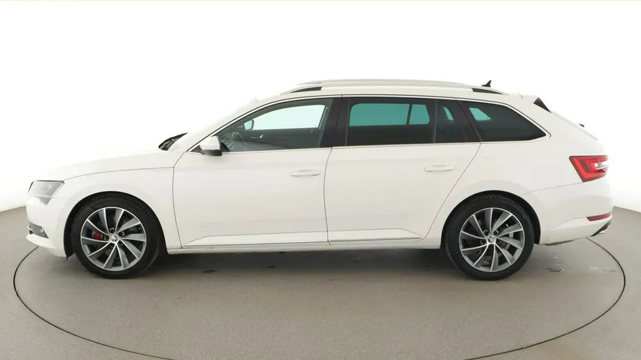 SKODA Superb -