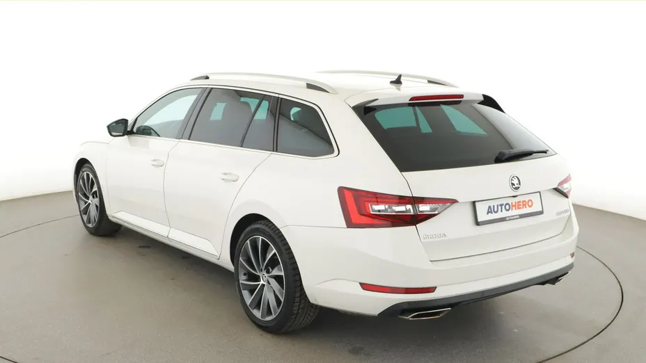SKODA Superb -