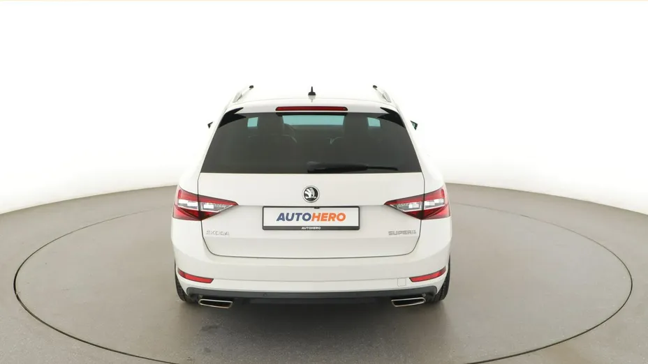 SKODA Superb -