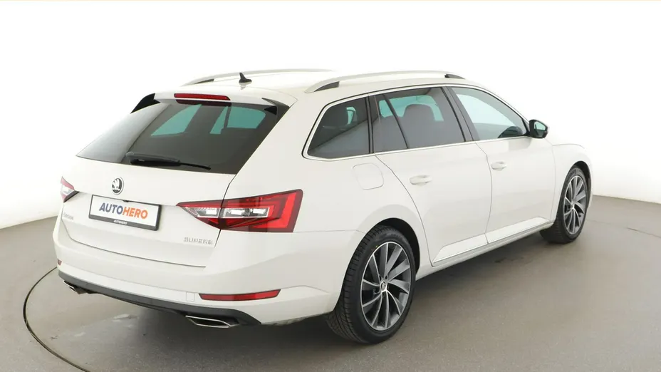 SKODA Superb -