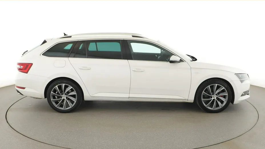 SKODA Superb -