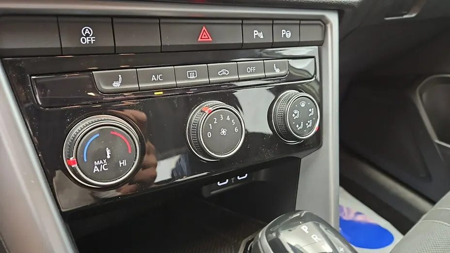 VOLKSWAGEN T-ROC -