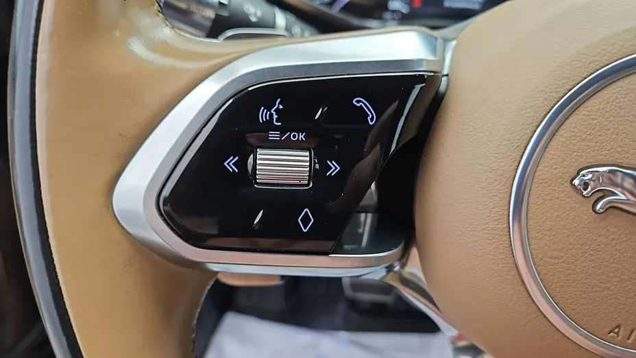 JAGUAR F-Pace -