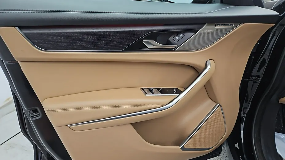 JAGUAR F-Pace -