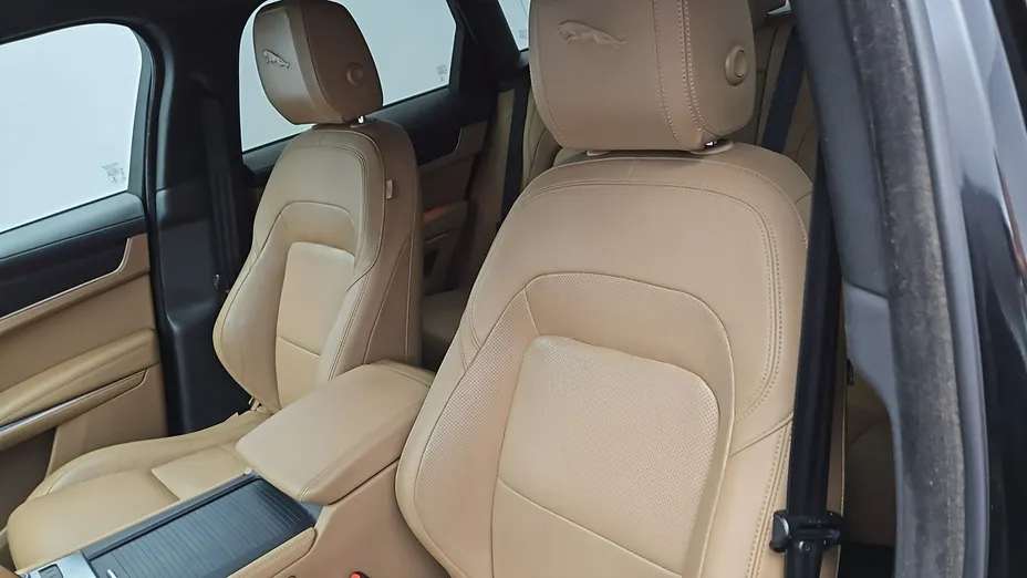JAGUAR F-Pace -