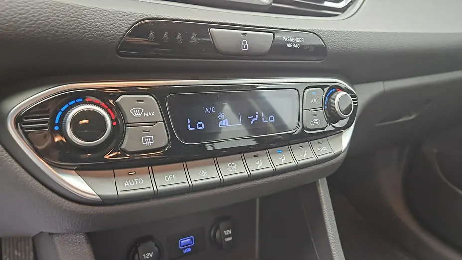 HYUNDAI i30 -