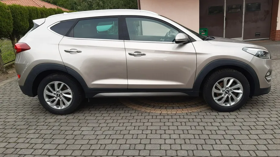 HYUNDAI Tucson -