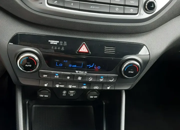HYUNDAI Tucson -
