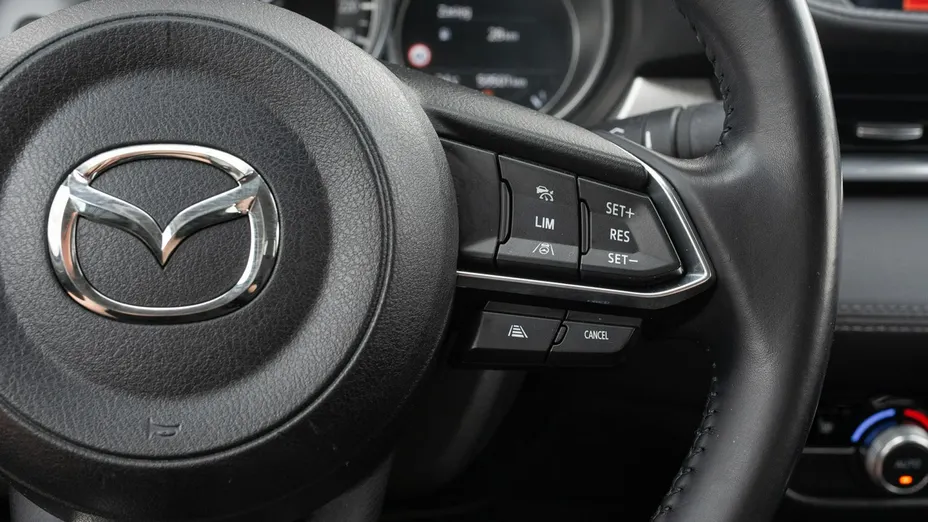 MAZDA 6 -