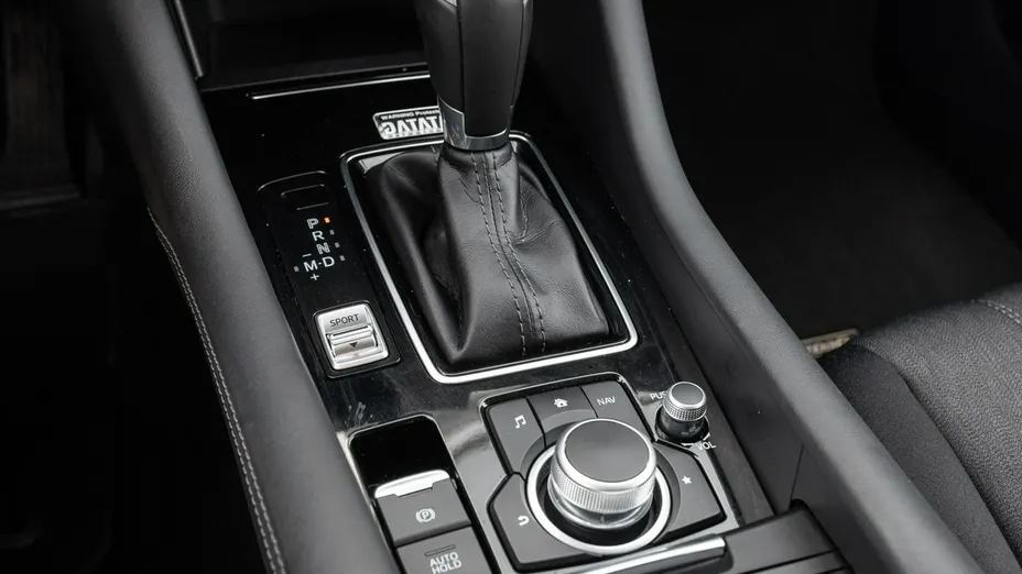 MAZDA 6 -