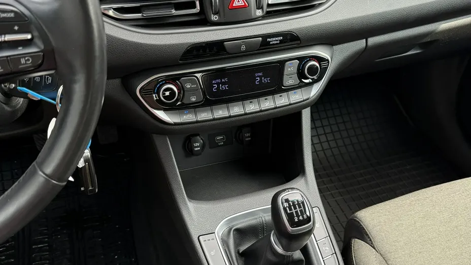 HYUNDAI i30 -