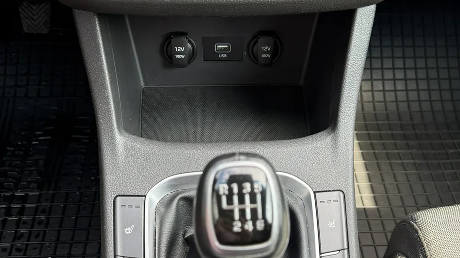HYUNDAI i30 -