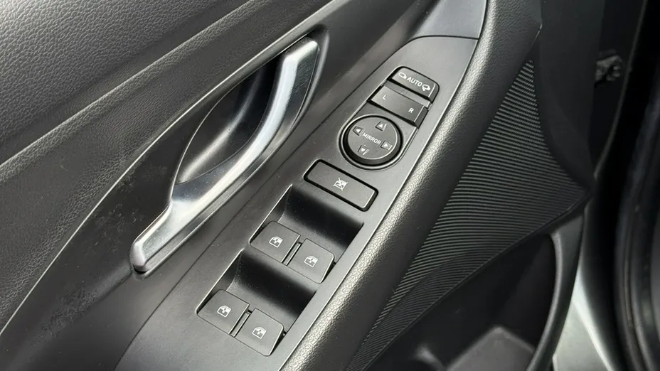 HYUNDAI i30 -