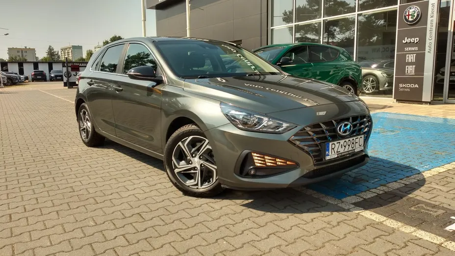 HYUNDAI i30 -