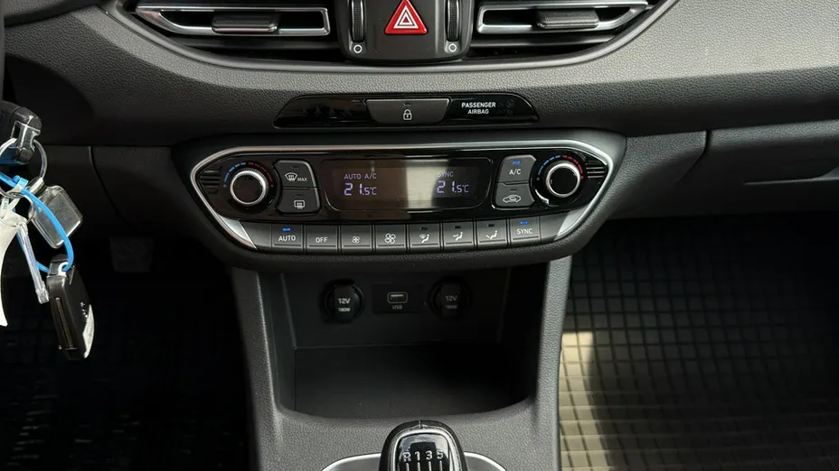 HYUNDAI i30 -